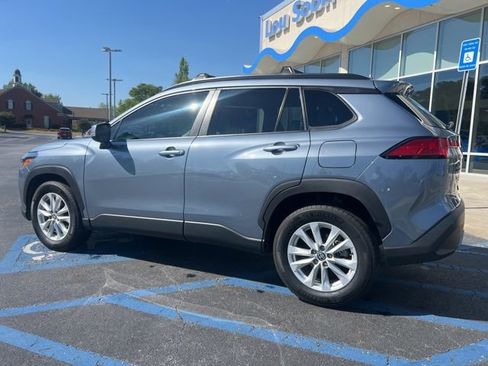 Used 2022 Toyota Corolla Cross LE image 9