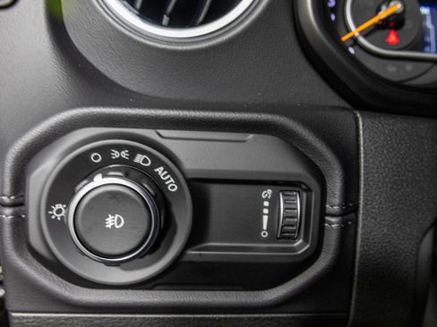 New 2026 Jeep Wrangler Unlimited Sahara AWD/4WD image 31