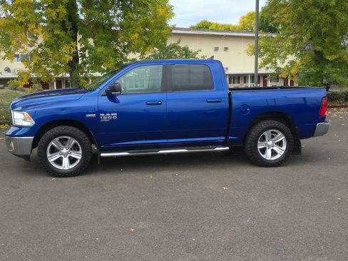 Used 2019 RAM 1500 Classic SLT w/ SLT Plus D←cor Group AWD/4WD image 3
