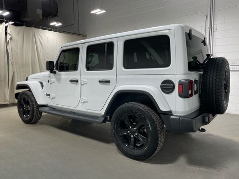 Used 2023 Jeep Wrangler Unlimited Sahara AWD/4WD image 5