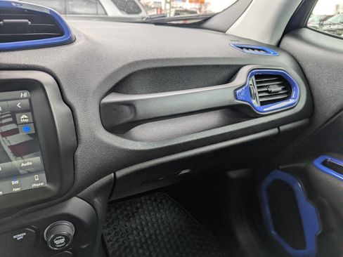 Used 2018 Jeep Renegade Latitude w/ UConnect 8.4 Nav Group image 29