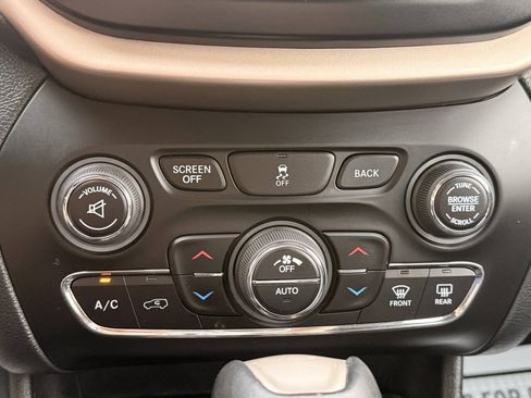 Used 2016 Jeep Cherokee Limited AWD/4WD image 19