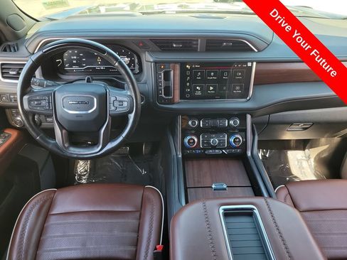Used 2023 GMC Yukon XL Denali Ultimate AWD/4WD image 4