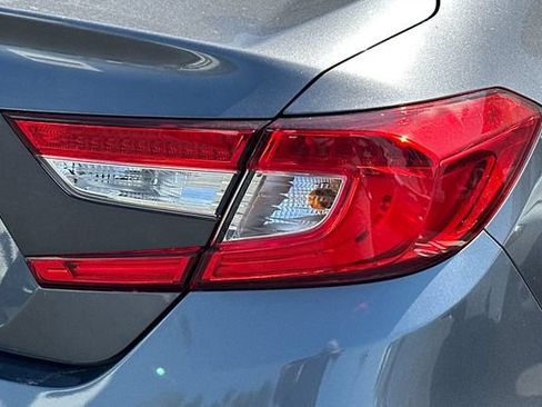 Used 2018 Honda Accord EX image 7