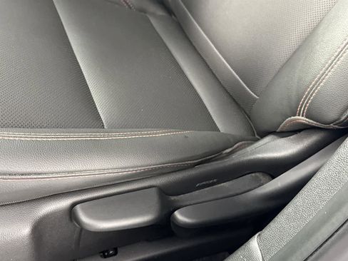 Used 2024 Chevrolet Trax RS w/ Sunroof Package image 12