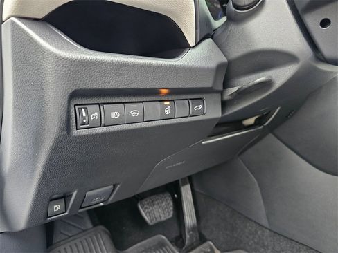 Used 2025 Toyota RAV4 XLE image 21