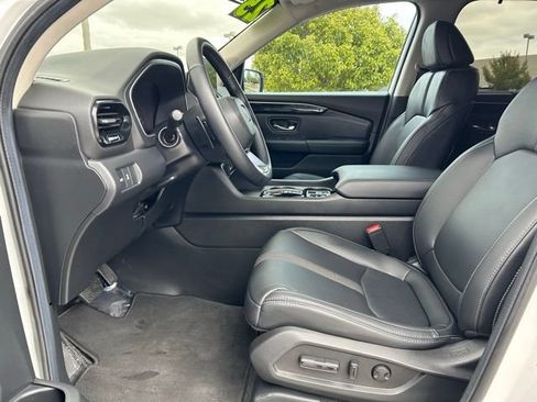 Used 2025 Honda Pilot EX-L image 12