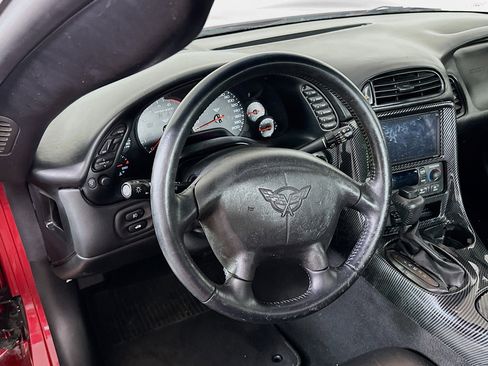 Used 2004 Chevrolet Corvette Convertible w/ Preferred Equipment Group RWD image 18