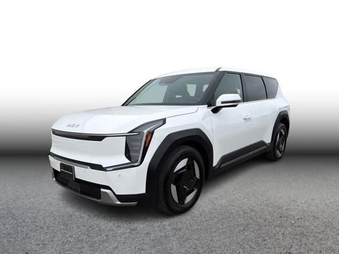 Certified 2024 Kia EV9 Light Long Range RWD image 1