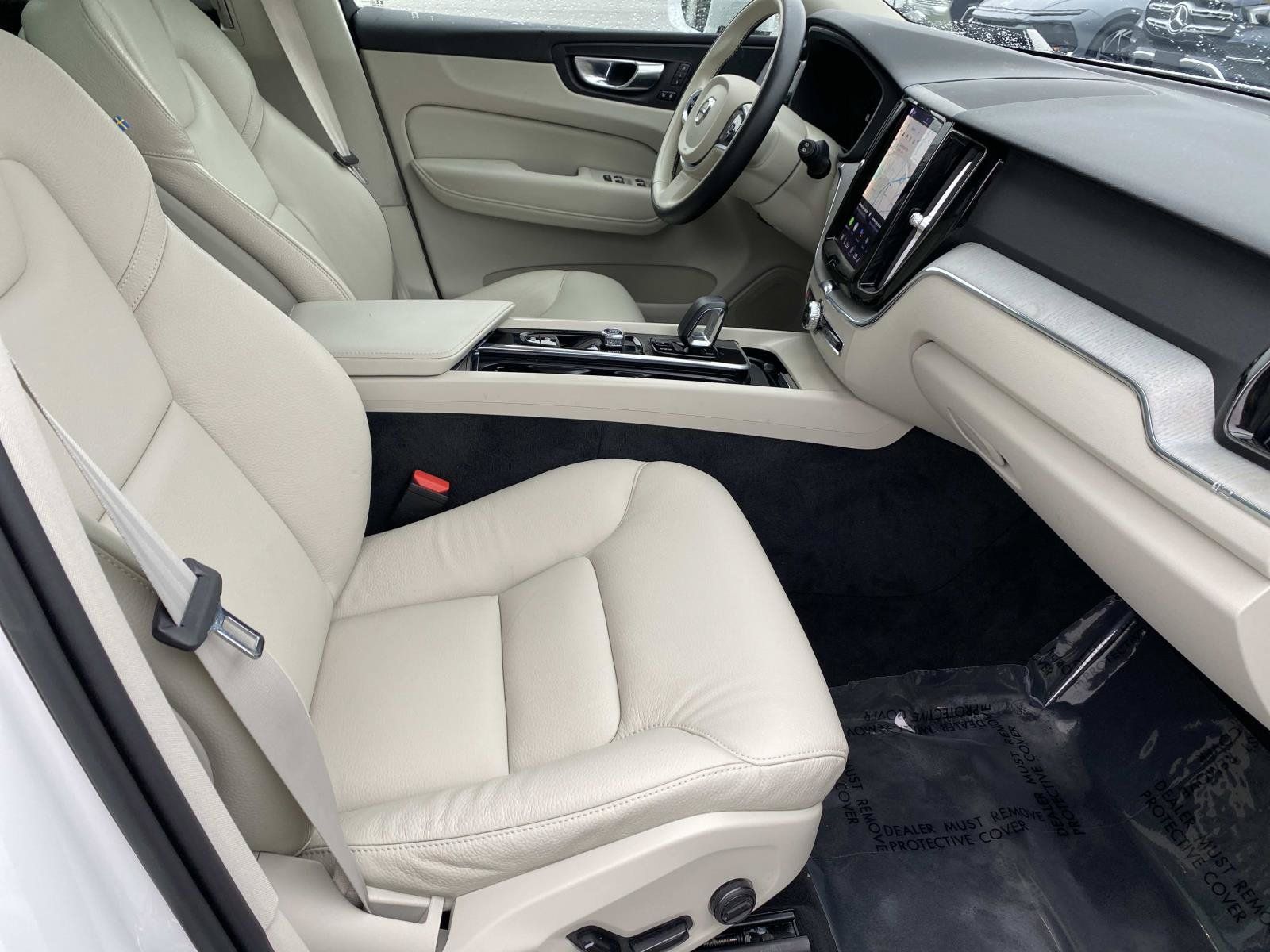 Used 2023 Volvo XC60 B5 Plus AWD/4WD image 23
