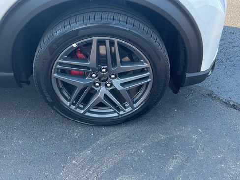Used 2025 Ford Explorer ST-Line w/ ST-Line Street Pack AWD/4WD image 33