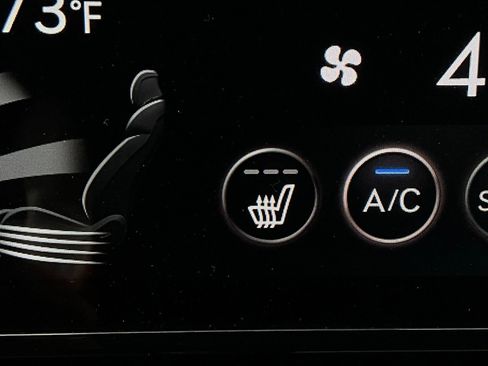 Used 2025 Genesis G70 2.5T image 28