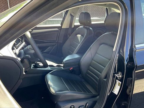 Used 2022 Volkswagen Jetta SE w/ Panoramic Sunroof Package image 24