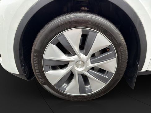 Used 2023 Tesla Model Y AWD image 21