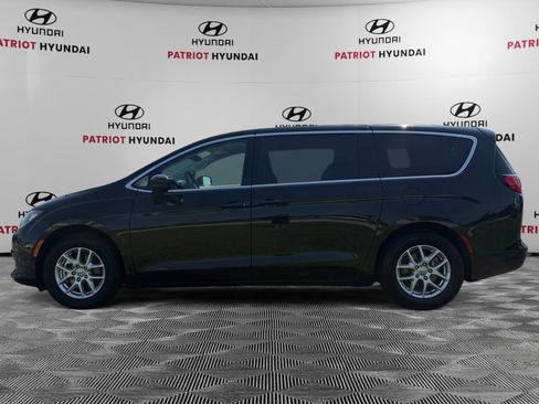 Used 2023 Chrysler Voyager LX FWD image 6