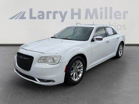 Used 2016 Chrysler 300 C RWD image 1