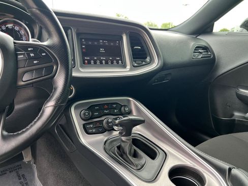 Used 2022 Dodge Challenger GT AWD/4WD image 32