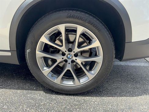 Used 2022 BMW X5 xDrive40i w/ Parking Assistance Package AWD/4WD image 29