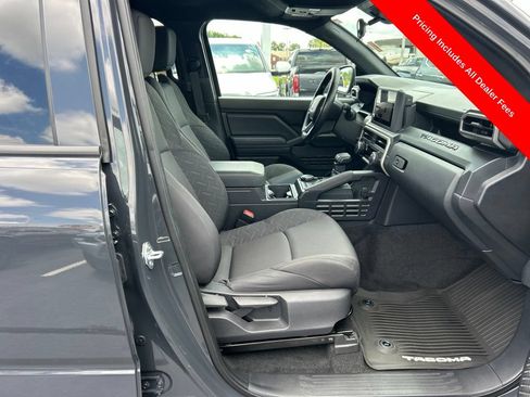 Used 2025 Toyota Tacoma SR AWD/4WD image 20