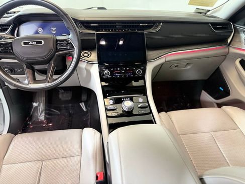 Used 2022 Jeep Grand Cherokee L Overland w/ Luxury Tech Group IV image 11