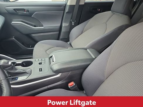 Used 2024 Toyota Highlander LE image 24