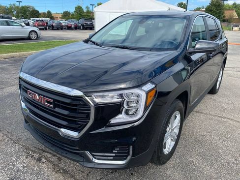 Used 2024 GMC Terrain SLE AWD/4WD image 3