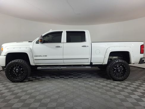 Used 2016 GMC Sierra 2500 Denali w/ Duramax Plus Package image 6