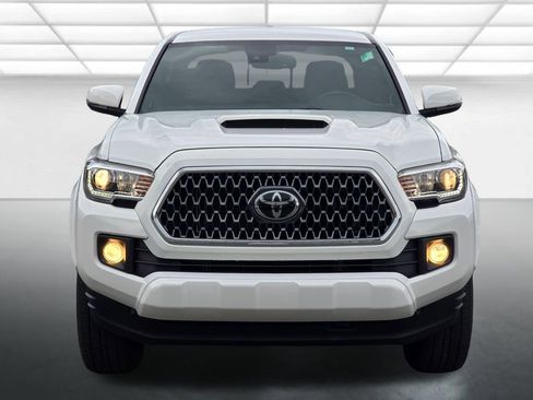 Used 2019 Toyota Tacoma TRD Sport AWD/4WD image 14