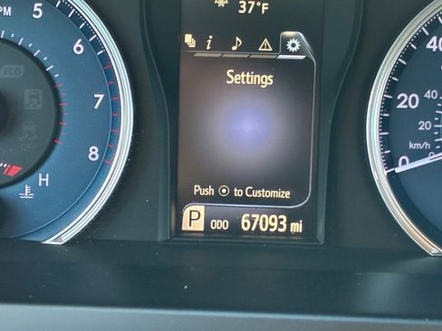 Used 2016 Toyota Camry XLE image 30