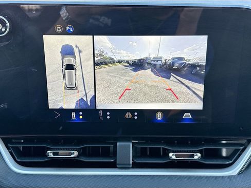 Used 2025 Chevrolet Equinox LT w/ Convenience Package II image 13