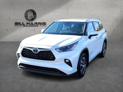 Used 2023 Toyota Highlander L image 1