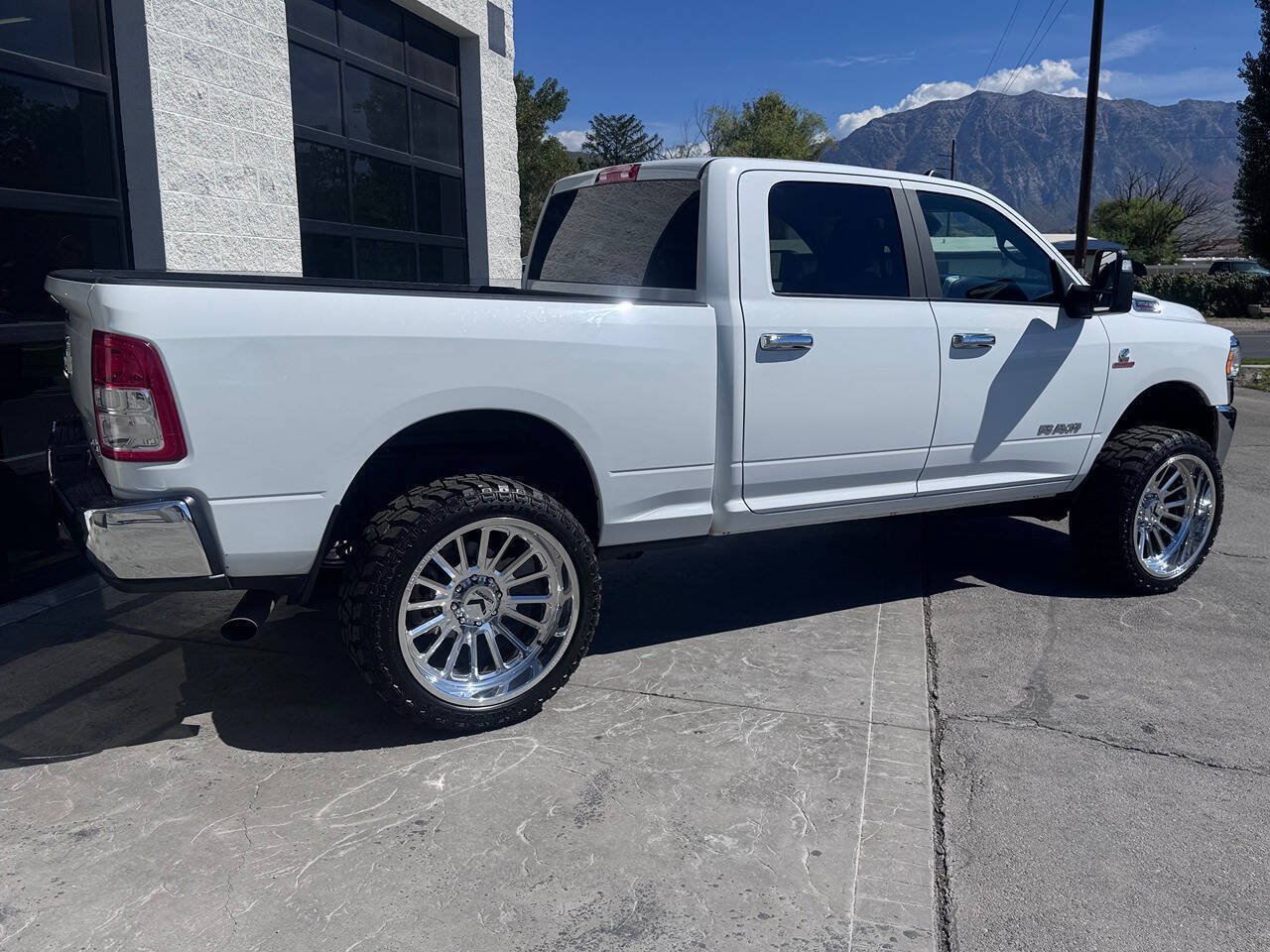 Used 2023 RAM 2500 Big Horn w/ Cold Weather Group AWD/4WD image 5