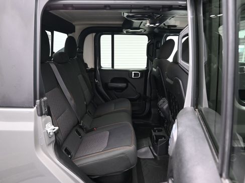 Used 2020 Jeep Gladiator Mojave w/ Trailer Tow Package AWD/4WD image 12