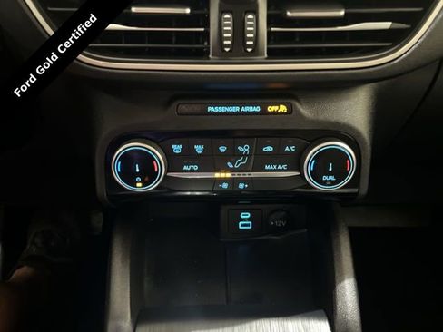 Certified 2022 Ford Escape SE w/ SE Sport Appearance Package image 16