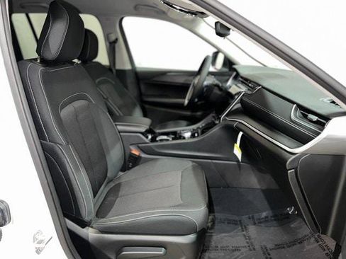 Certified 2023 Jeep Grand Cherokee Laredo image 20