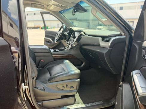 Used 2020 Chevrolet Suburban LT RWD image 27