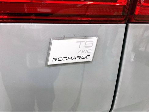 Certified 2024 Volvo XC60 T8 Ultimate w/ Climate Package image 9