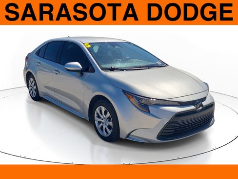 Used 2025 Toyota Corolla LE FWD image 1
