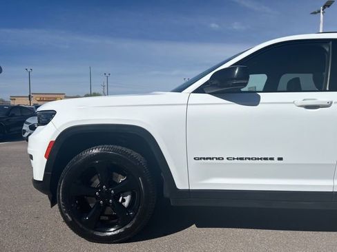 Used 2023 Jeep Grand Cherokee L Laredo image 9