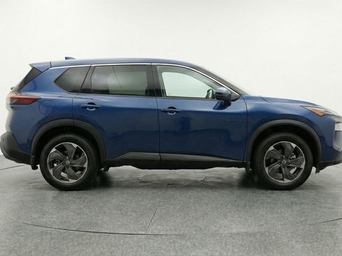 Used 2025 Nissan Rogue SV image 11