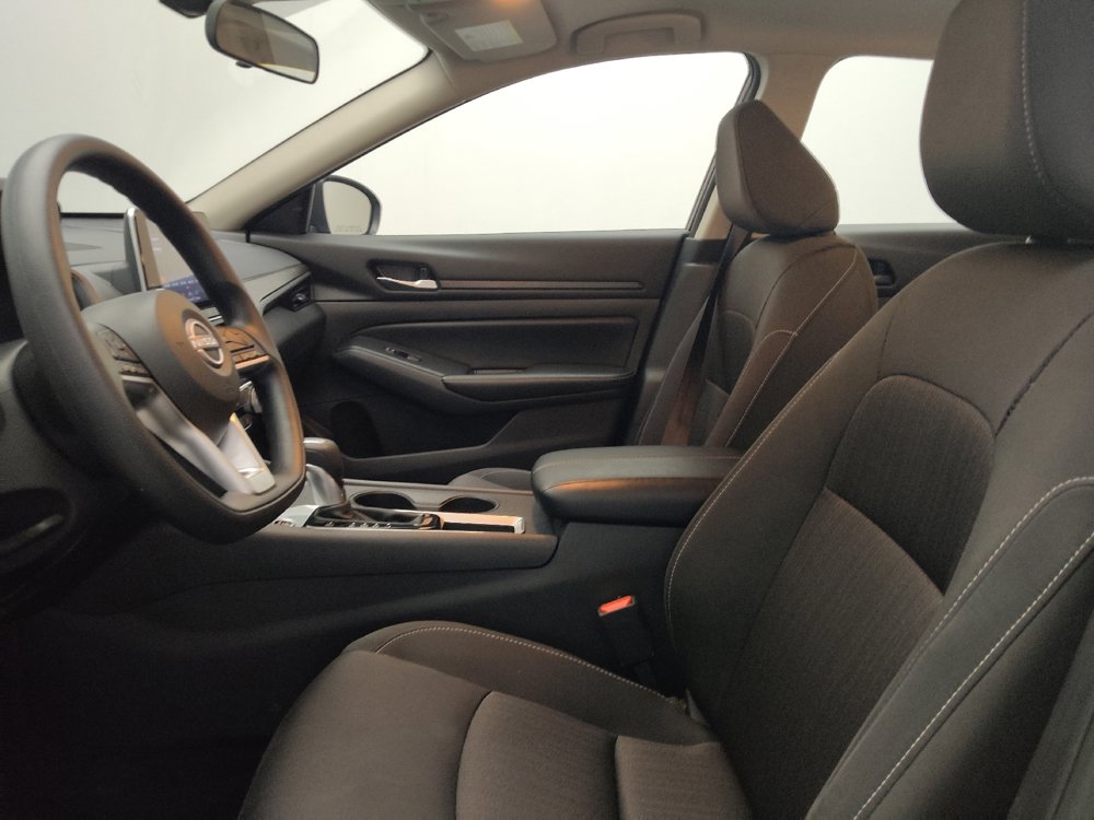 Used 2025 Nissan Altima 2.5 SV FWD image 17