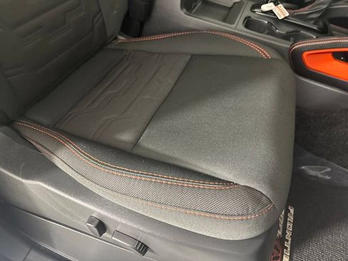 Used 2025 Nissan Frontier PRO-4X AWD/4WD image 29