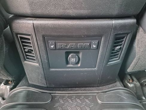 Used 2018 RAM 1500 Laramie w/ Convenience Group AWD/4WD image 18