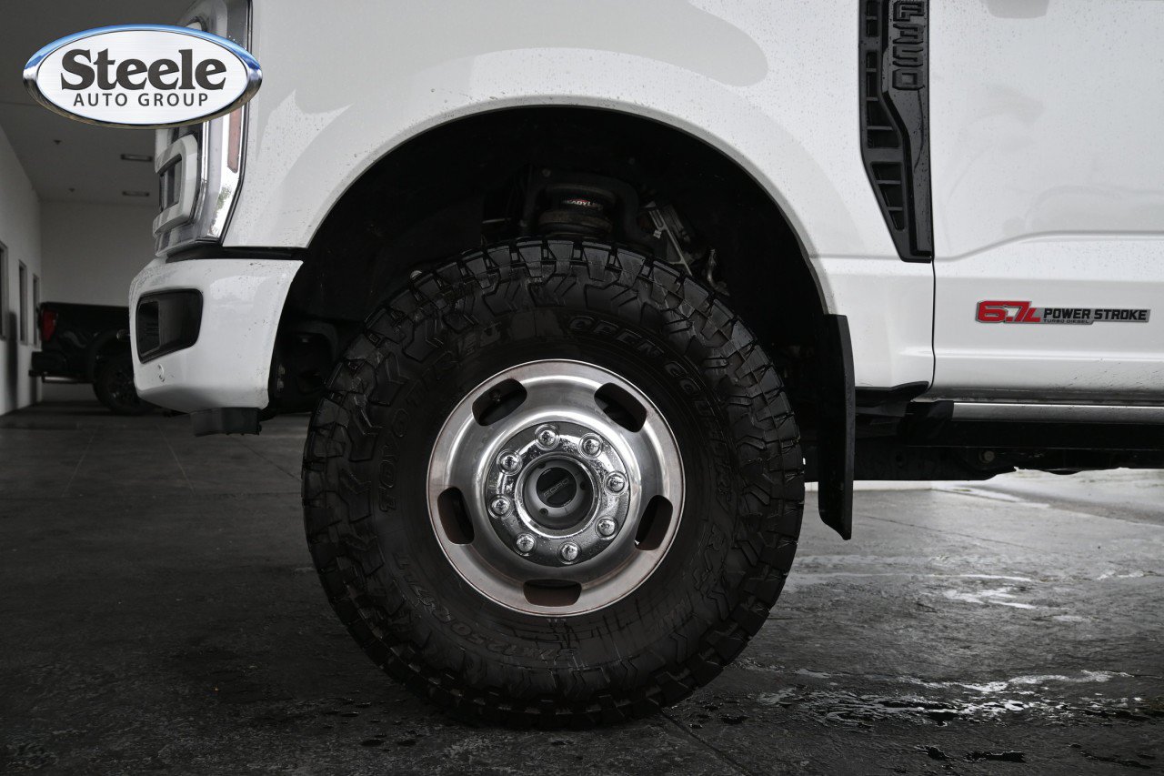 Used 2025 Ford F350 Platinum w/ FX4 Off-Road Package AWD/4WD image 28