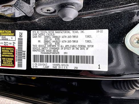 Used 2023 Toyota Sequoia Limited image 16