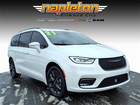 Certified 2021 Chrysler Pacifica Touring-L w/ Uconnect Theater Family Group image 1