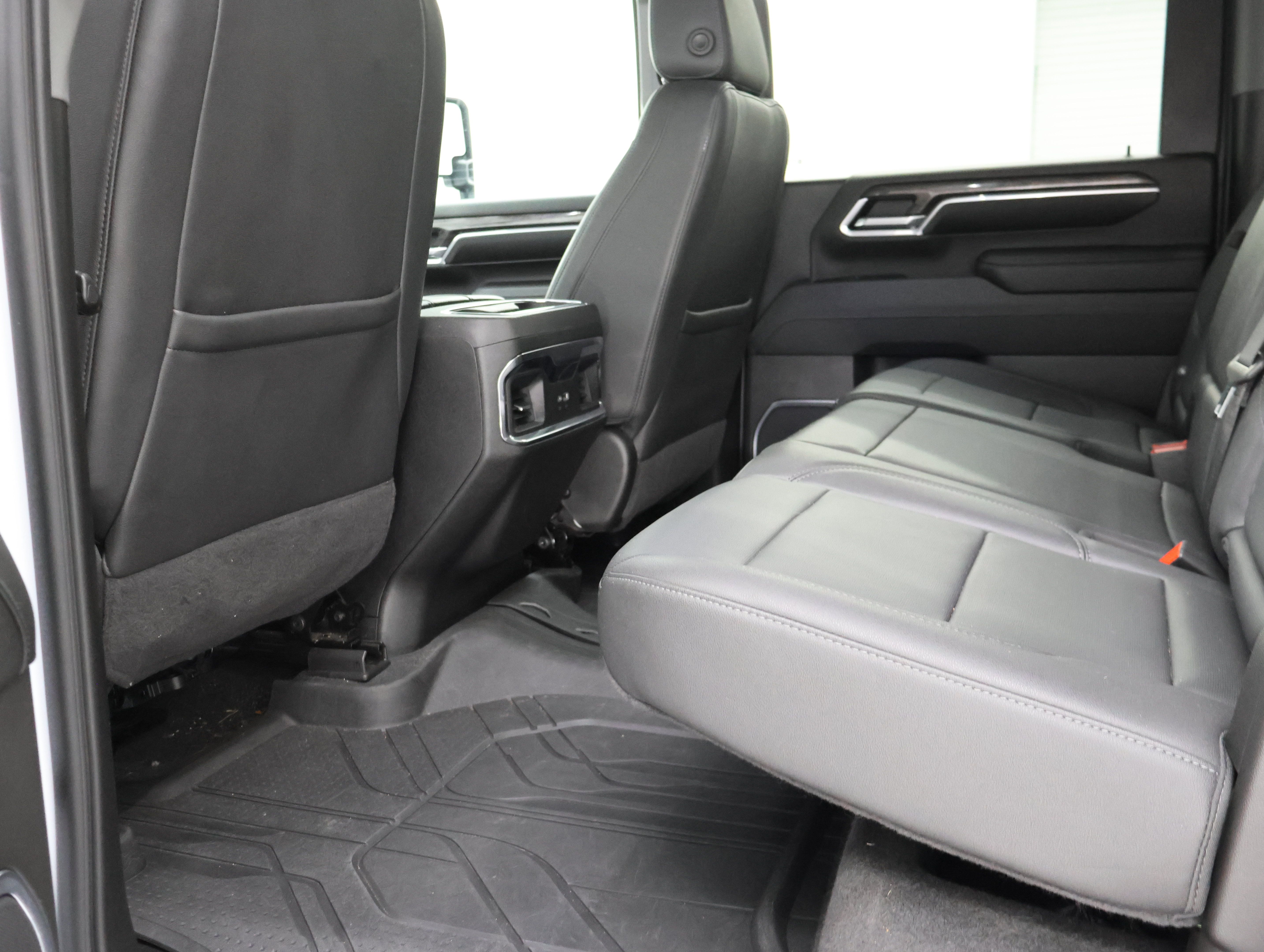 Used 2024 Chevrolet Silverado 3500 LTZ w/ LTZ Convenience Package AWD/4WD image 9