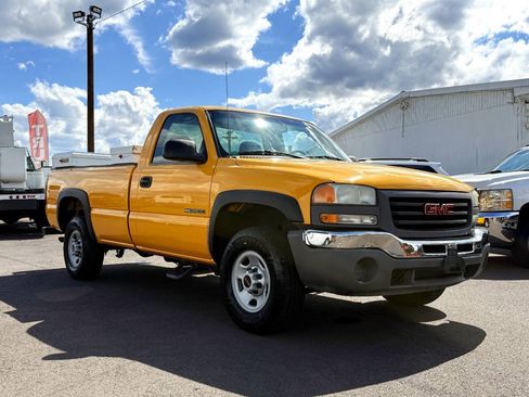 Used 2003 GMC Sierra 2500 W/T RWD image 2