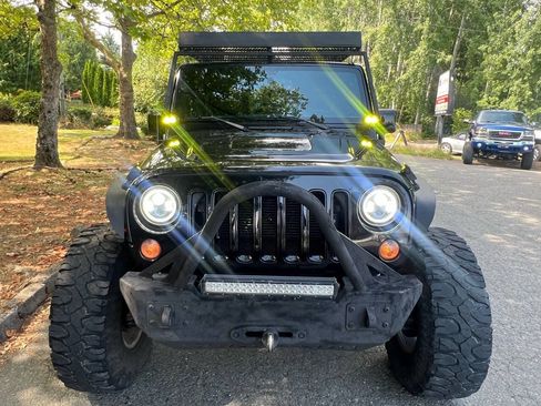 Used 2015 Jeep Wrangler Unlimited Sahara AWD/4WD image 31