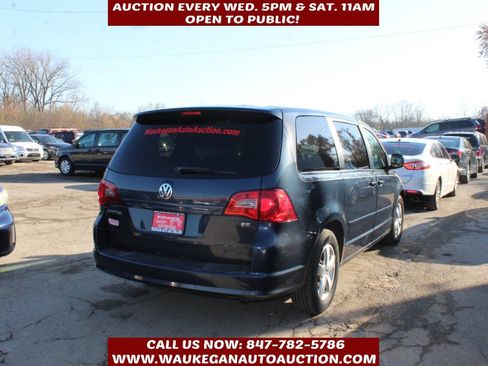 Used 2009 Volkswagen Routan SE image 3